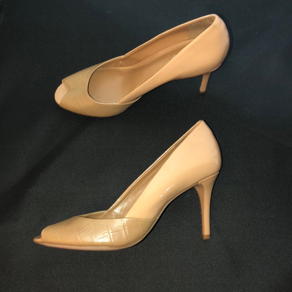 Nude heals, Ralph Lauren, size 9